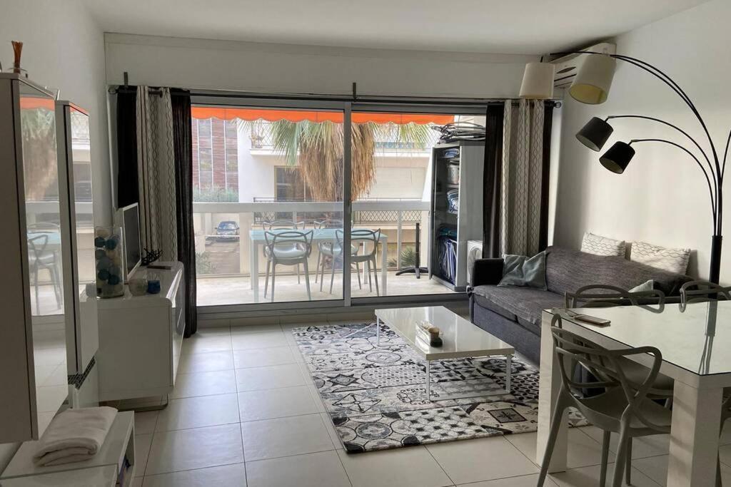 App Le Rocazur Avec Piscine Et Parking En Bord De Mer A 500M Du Centre Ville Menton Kültér fotó
