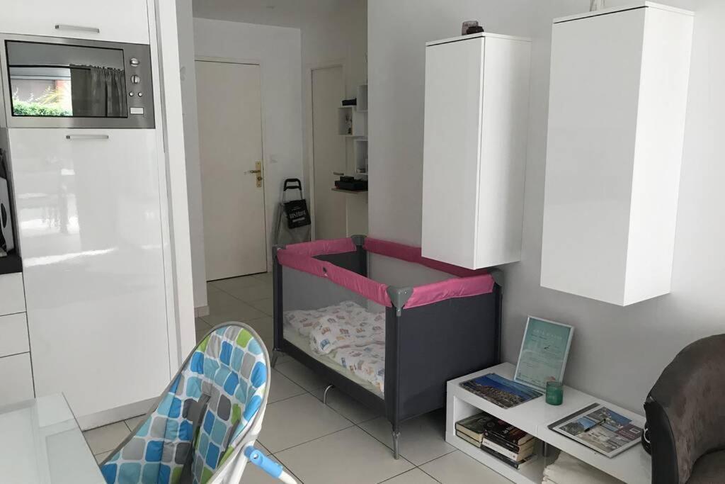 App Le Rocazur Avec Piscine Et Parking En Bord De Mer A 500M Du Centre Ville Menton Kültér fotó